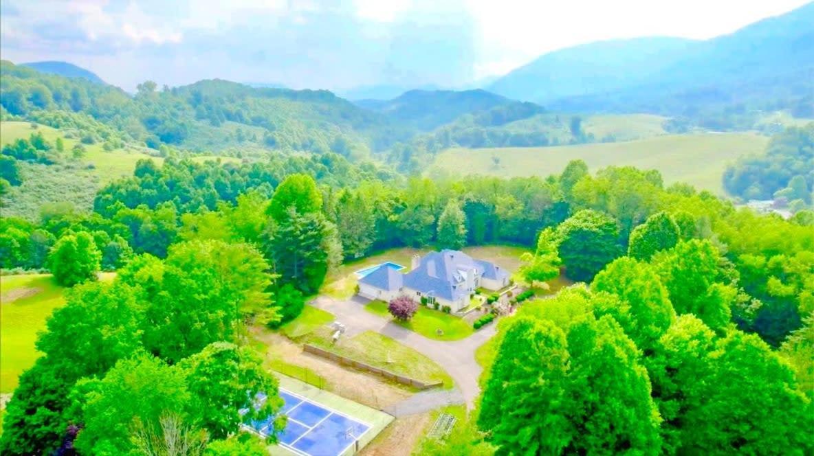 Villa Gated Mansion - Basketball Court Movie Theater Views Big Stone Gap Exterior foto