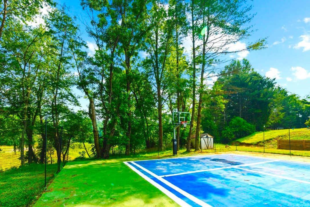 Villa Gated Mansion - Basketball Court Movie Theater Views Big Stone Gap Exterior foto