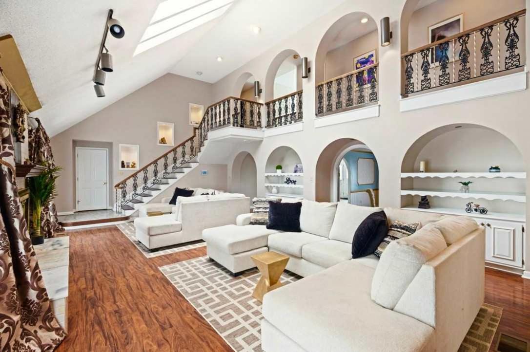 Villa Gated Mansion - Basketball Court Movie Theater Views Big Stone Gap Exterior foto
