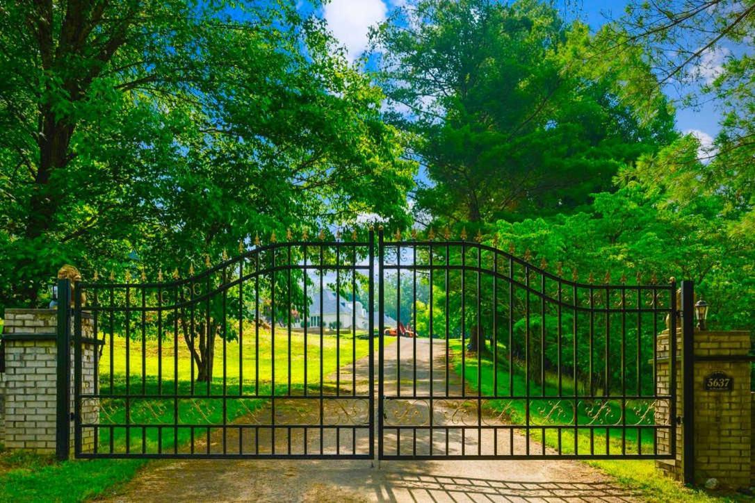 Villa Gated Mansion - Basketball Court Movie Theater Views Big Stone Gap Exterior foto